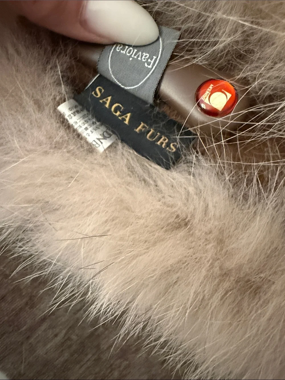 Saga furs thick pelts clip on collar
